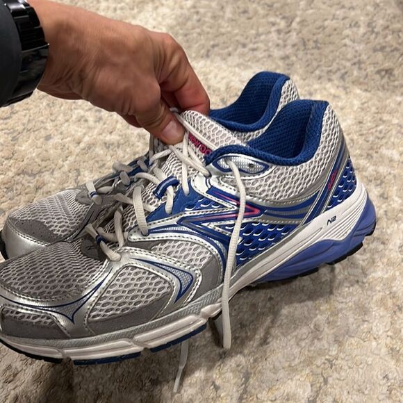 New Balance Women’s Running Shoes W940wB2 Silver size 12 EUC no insole USA made - Picture 4 of 9